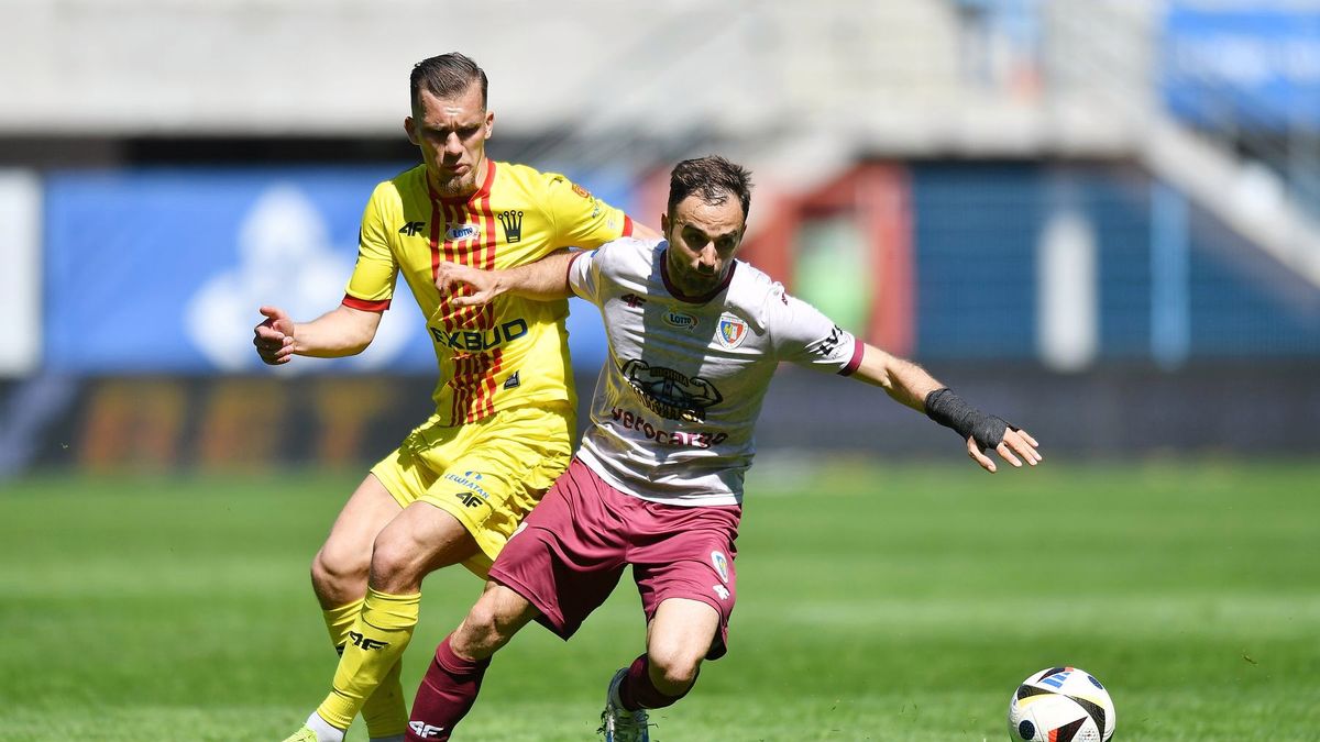 PAP / Michał Meissner / Piłkarz Piasta Gliwice Jorge Felix (P) i Martin Remacle (L) z Korony Kielce podczas meczu Ekstraklasy