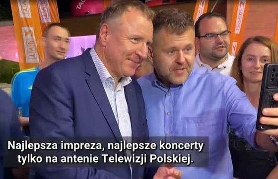 „Wiadomości”: koncert TVP w Sopocie gorętszy od festiwali TVN i Polsatu, widzowie robią selfie z Kurskim