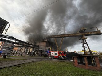 Pożar w polskiej hucie gasiło 60 strażaków. Cztery osoby są poszkodowane