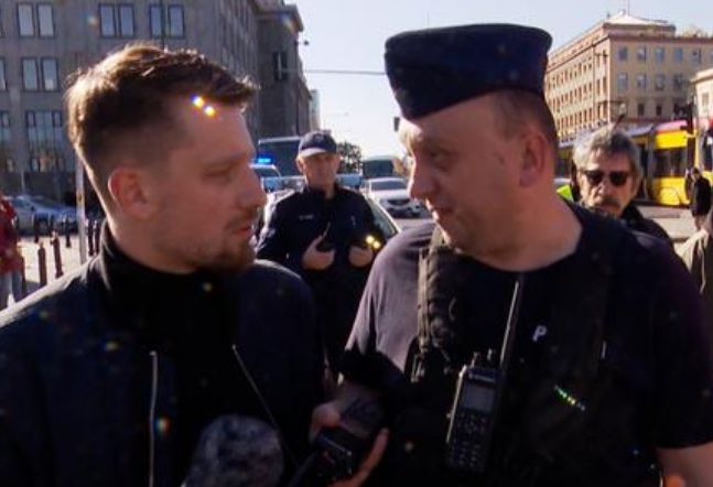 Dziennikarz TVN24 i interweniujący policjant