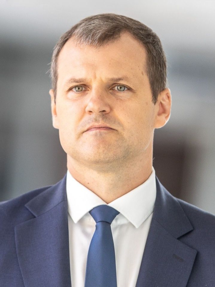 Polityczna burza na Litwie: Premier Paluckas rezygnuje po zarzutach o korupcję