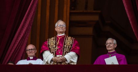 Papież Leon XIV tymczasowo utrzymuje dotychczasowe kierownictwo Watykanu
