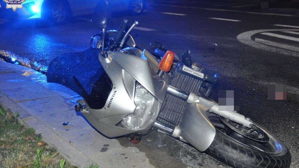 Motocyklista potrącił dziecko przechodzące przez przejście 