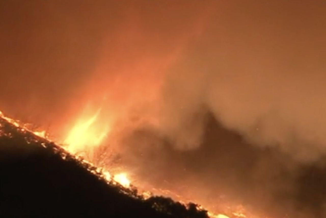 Fires in Los Angeles are often accompanied by unusual and very dangerous phenomena.