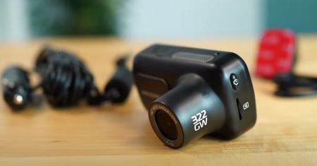 Nagrywa, dzwoni po pomoc, a nawet kontaktuje się z ubezpieczycielem – oto wideorejestrator Nextbase 322GW