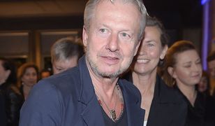 Szczupły Bogusław Linda na salonach z żoną. Humor mu dopisywał