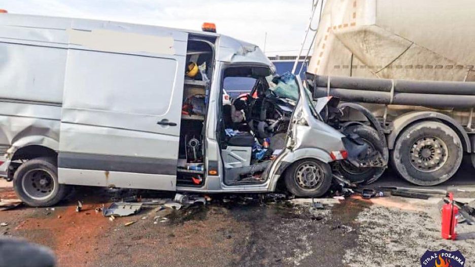 Poważny wypadek na S8. Kierowca odzyskał czynności życiowe. Fot. OSP Raszyn
