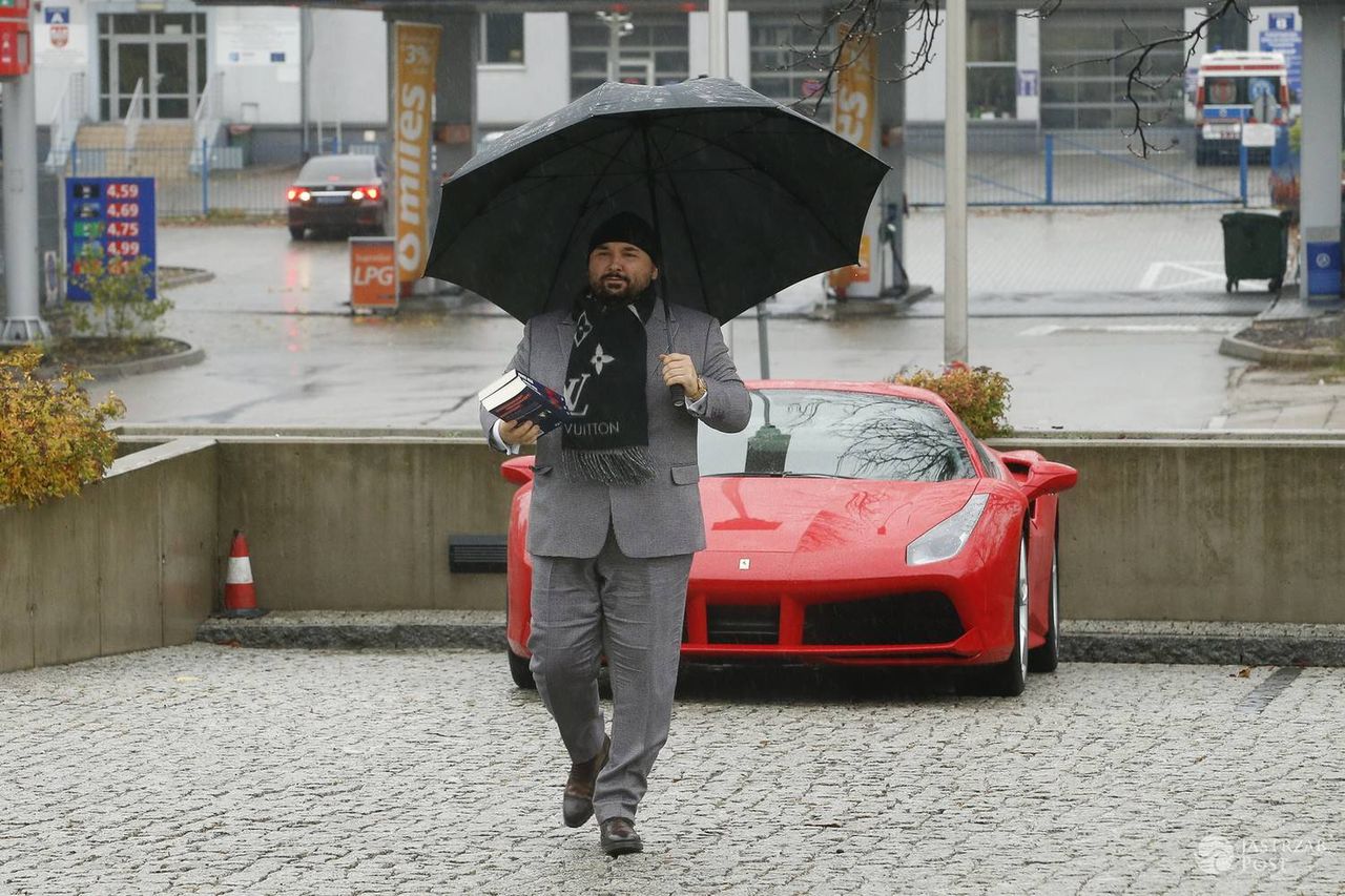 Patryk Vega jeździe Ferrari. Zdjęcia 2016. Ile kosztuje? Cena