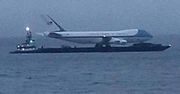 Boeing 747-200 Air Force One przyłapany na barce. Wybrał się na kilkudniowy rejs
