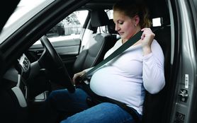Pasy bezpieczeństwa a ciąża – przepisy i zdrowy rozsądek