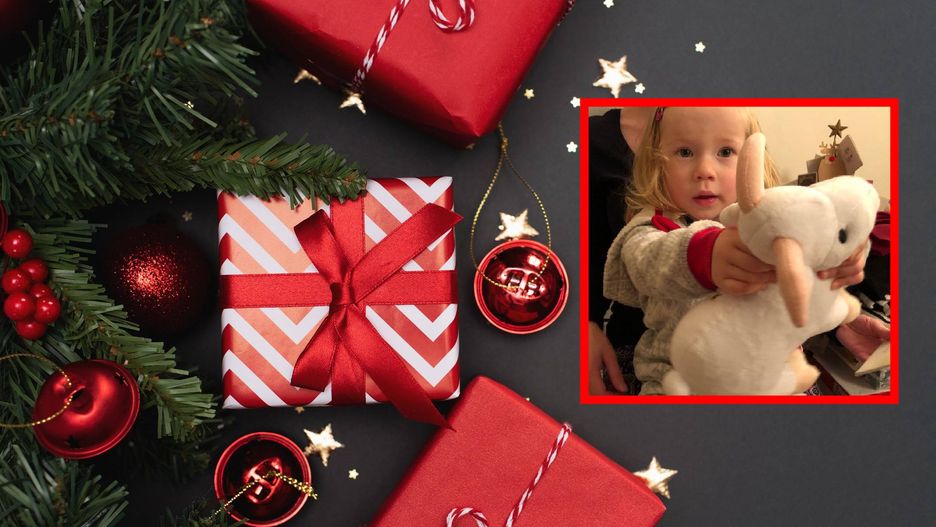 Cadi Williams co roku rozpakowuje jeden z czternastu prezentów gwiazdkowych, które otrzymała od swojego zmarłego sąsiada