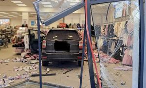 Pomyliła pedały. Wjechała wprost do sklepu