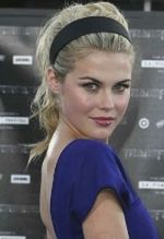 Rachael Taylor w domu schadzek