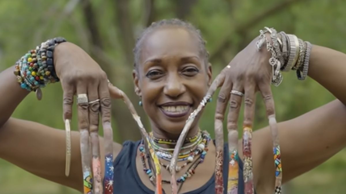 Zapuszcza paznokcie od ponad 30 lat 