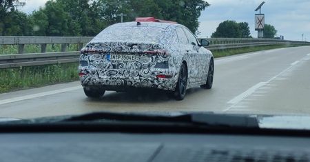 Zobaczyliśmy go w Niemczech. Wiemy, co to za zakamuflowany samochód