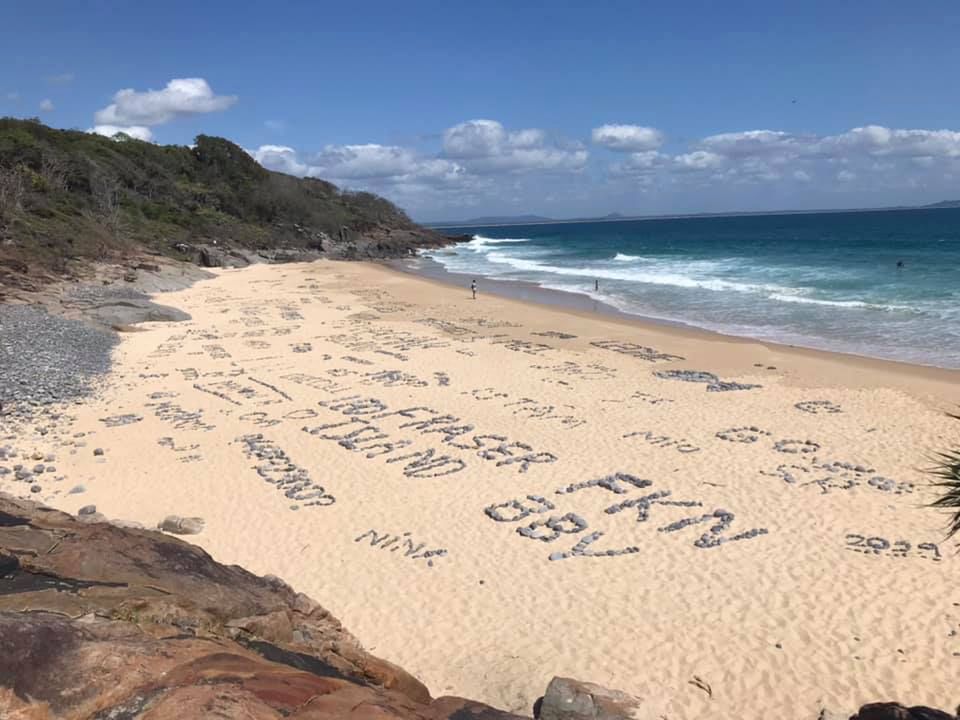 Turyści naruszyli "świętą" plażę w Australii. Zostawili na niej m.in. wielki napis "Poland"
