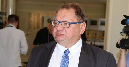 "Zarabiam 9 tysięcy miesięcznie, patrzą na mnie z politowaniem!"