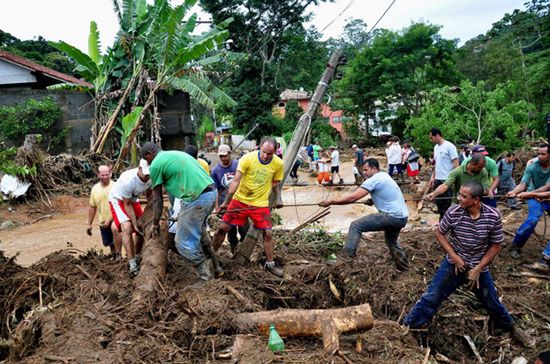 Do 335 wzrosła liczba ofiar powodzi w Brazylii