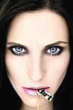 Courtney Cox jako naczelna brukowca