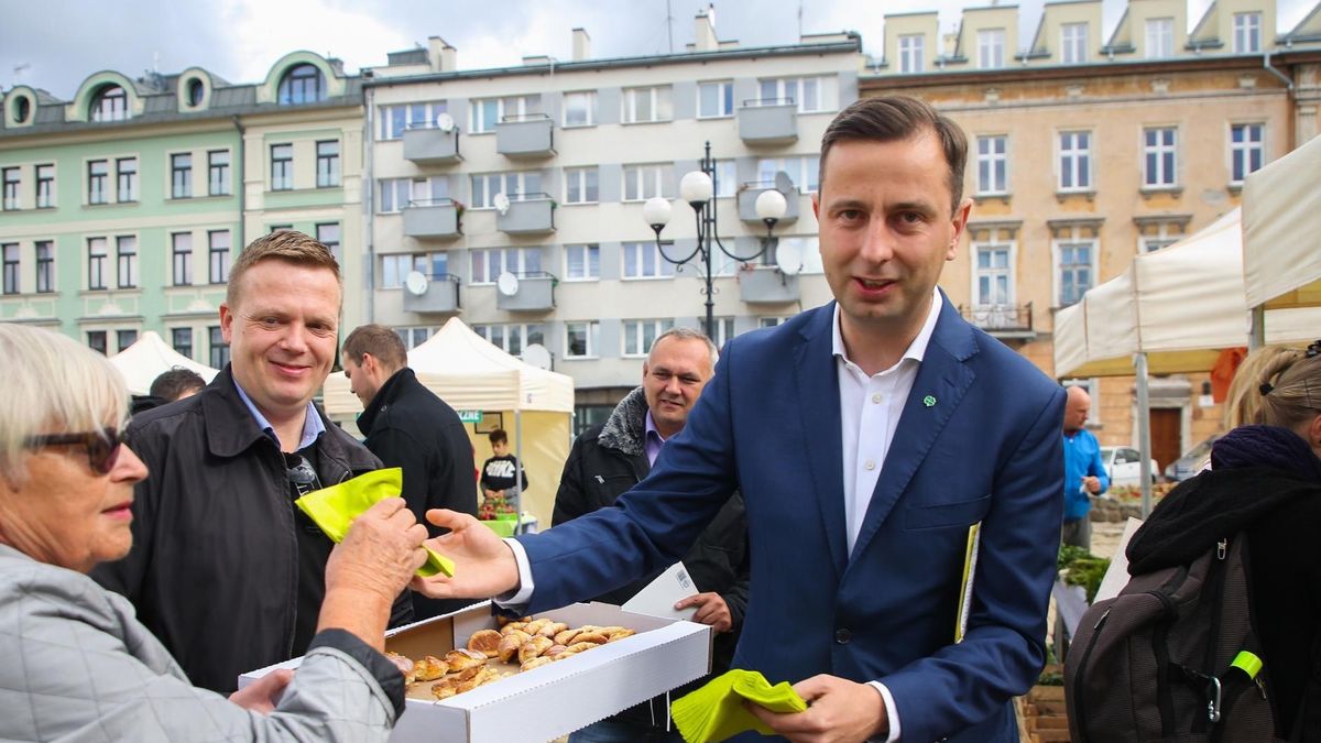 Wojna o emerytów i rencistów przybiera na sile tuż przed wyborami. Każda partia ma ofertę dla seniorów