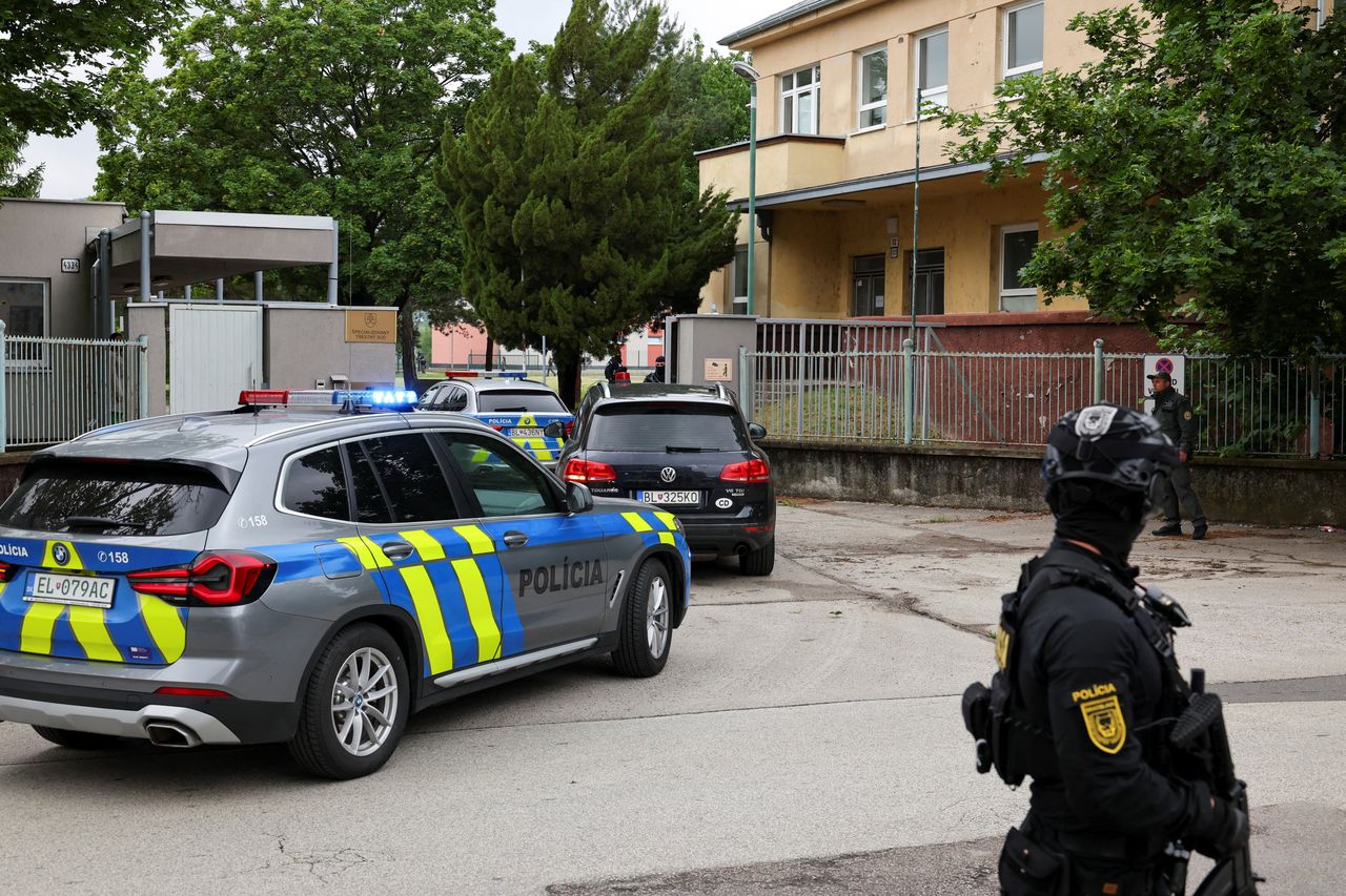 Slovak policemen are escorting Juraj C., who shot at the Prime Minister