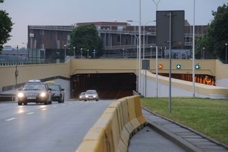 Tunel Wisłostrady znów otwarty, ale zalany