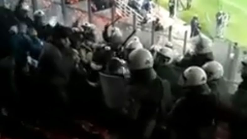 Facebook / Na zdjęciu: policja interweniująca w sektorze Dynama Kijów