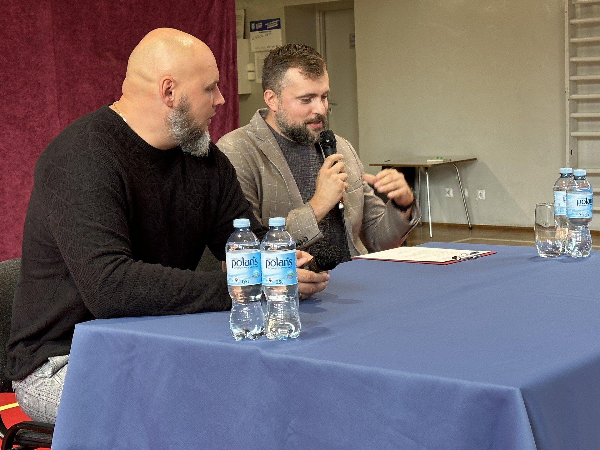 Serialowy &#34;Beton&#34; - policjant z &#34;Lombard. Życie pod zastaw&#34; spotkał się z uczniami III LO w Grudziądzu