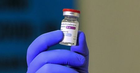 Szczepionka AstraZeneca wywołuje zakrzepicę? Ważny komunikat