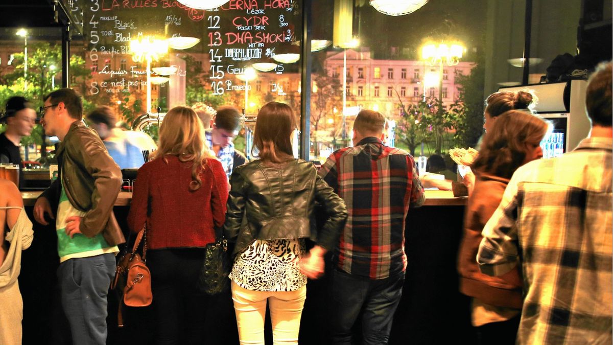 Cuda na kiju kończą działalność w Domu Partii