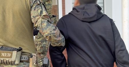 Nalot policji na zakłady pracy w trzech województwach. Co wykryli?