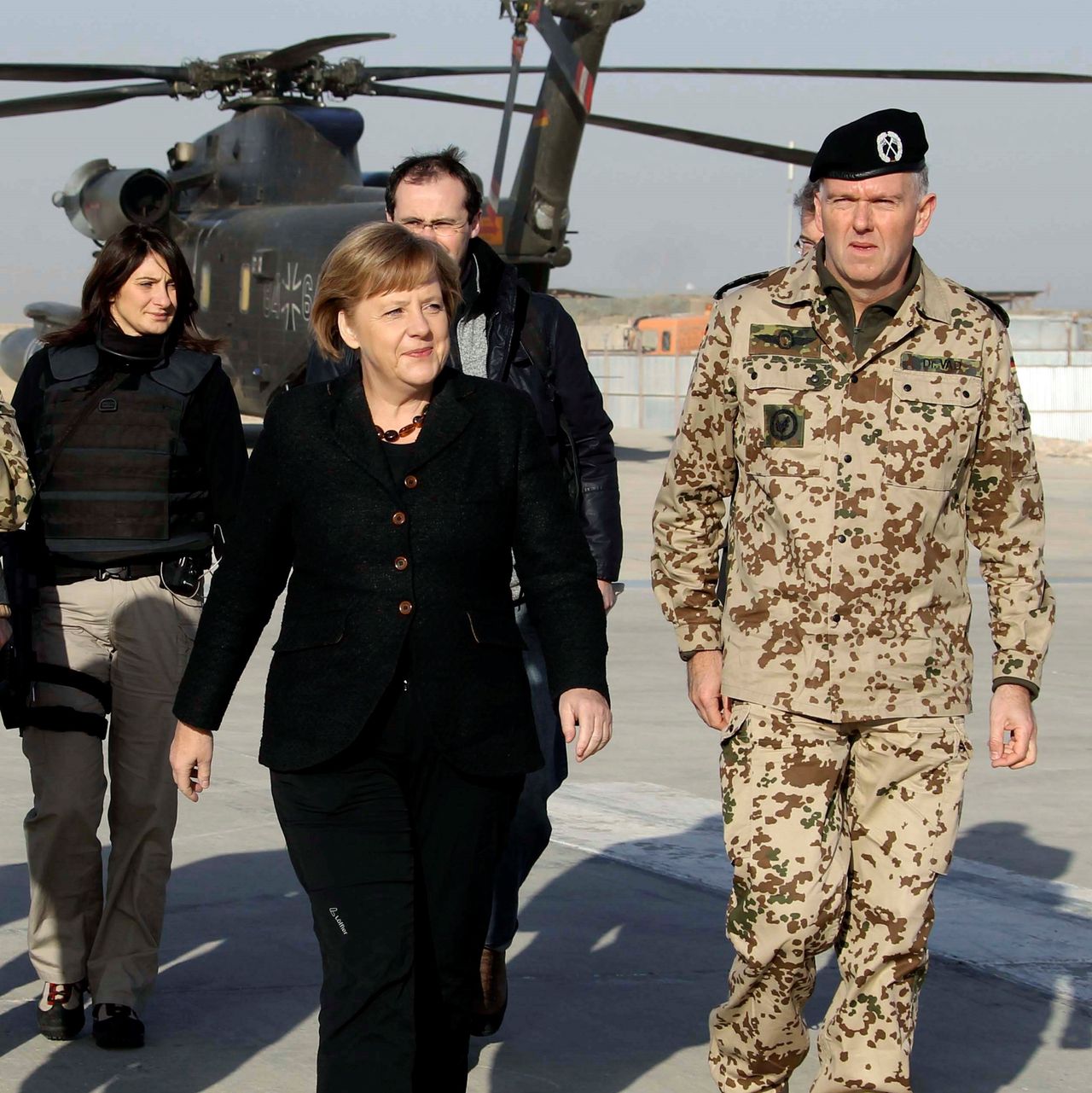 Były doradca Merkel przeciw dostawom ciężkiej broni na Ukrainę. To "droga do III wojny światowej"