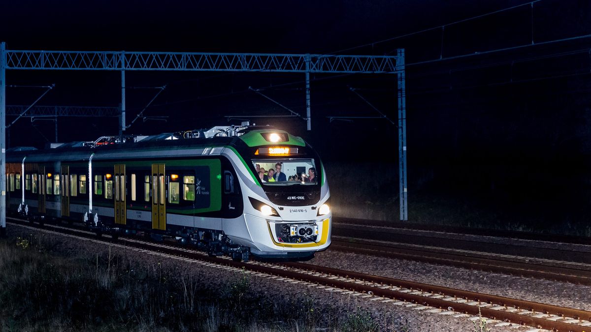 testy poci�gu Impuls 45WE
Andrzej Grygiel
45 WE, bicie, CMK, g�ra w�odowska, Impuls, KOLEJ, Newag, nowy, Poci�g, polska, polski, rekord, test, transport kolejowy