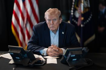 Trump relacjonował z Situation Room, że dostał telefon z Iranu. Teheran zaprzecza