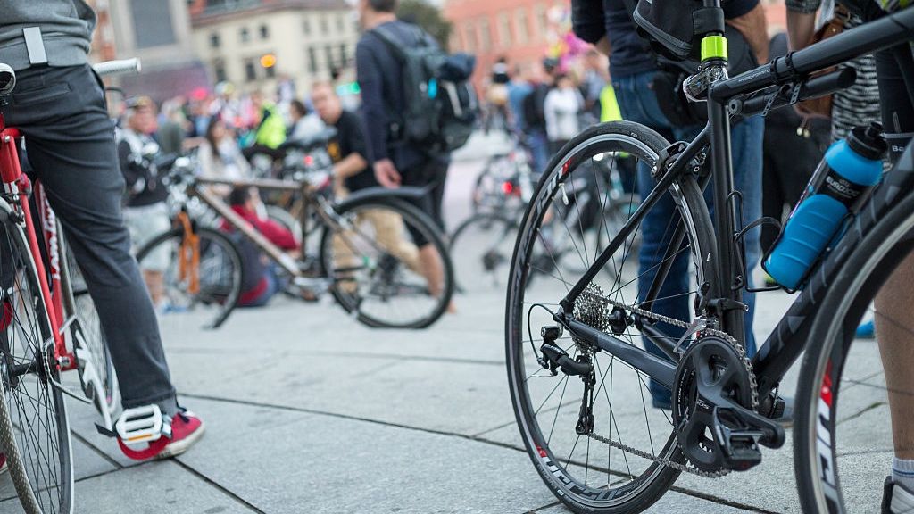 Kary dla rowerzystów jadących zbyt szybko.