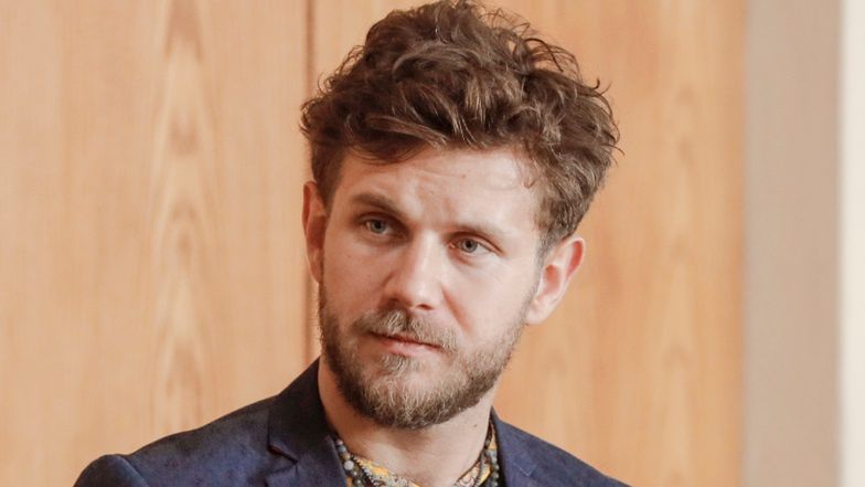 Współpracownicy Antka Królikowskiego DRWIĄ z jego sytuacji