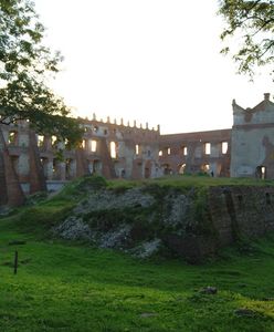 Zakaz wstępu na znany zamek. "Wstydu nie macie, niszczycie legendę i historię"