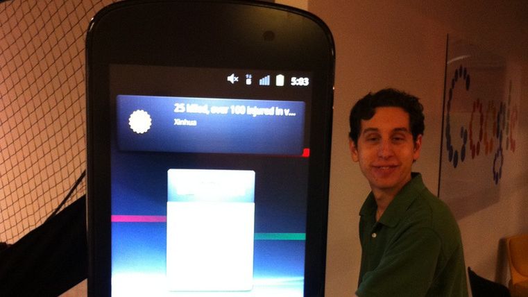 Czy za 5 lat będziemy nosić telefony na plecach? 1