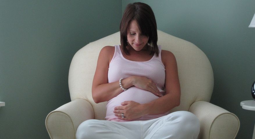 Jak wywołać poród - naturalne sposoby na wywołanie porodu, badanie naukowców, bezpieczeństwo