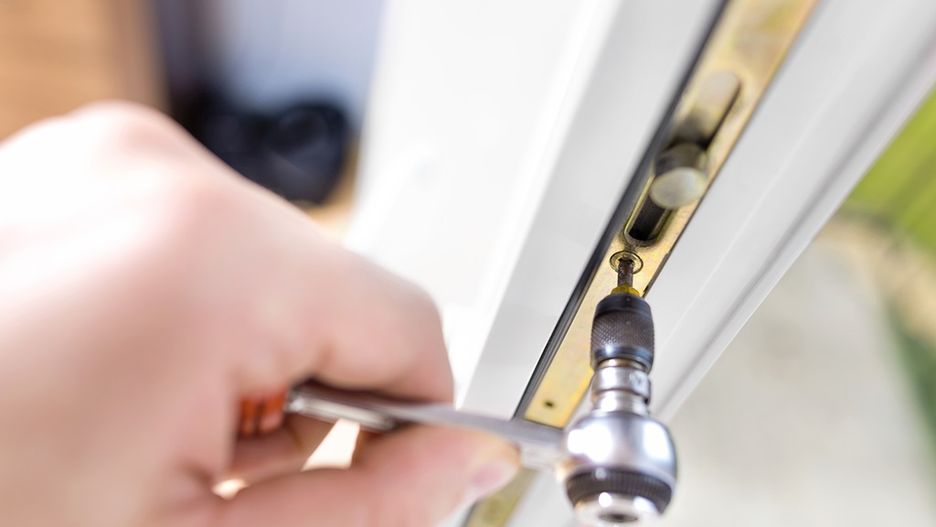 Zabezpieczenia okien i balkonu – spraw, by Twoje dziecko było bezpieczne