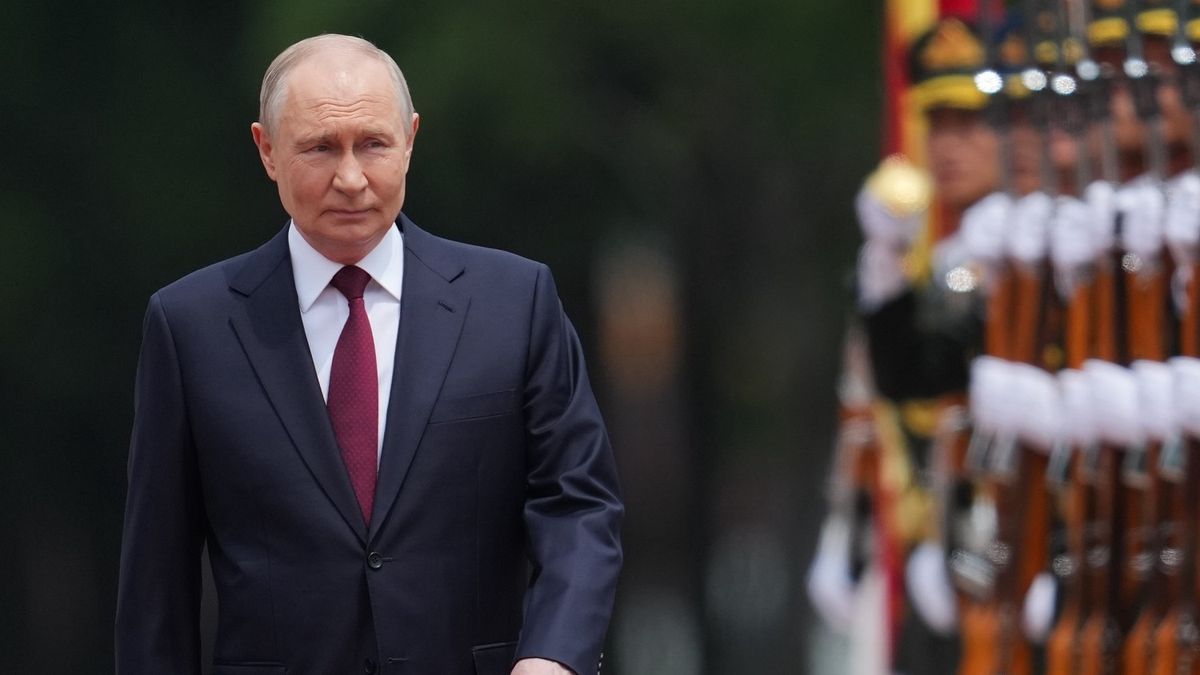 Chinese President Xi Jinping Holds Welcome Ceremony For Vladimir PutinBEIJING, CHINA - MAY 20: Russian President Vladimir Putin reviews Chinese honor guards on May 20, 2026 in Beijing, China. Chinese President Xi Jinping held a welcome ceremony on the morning of May 20 outside the Great Hall of the People in central Beijing for Russian President Vladimir Putin, who is on a state visit to China. (Photo by VCG/VCG via Getty Images)VCGwelcome ceremony, news, china
