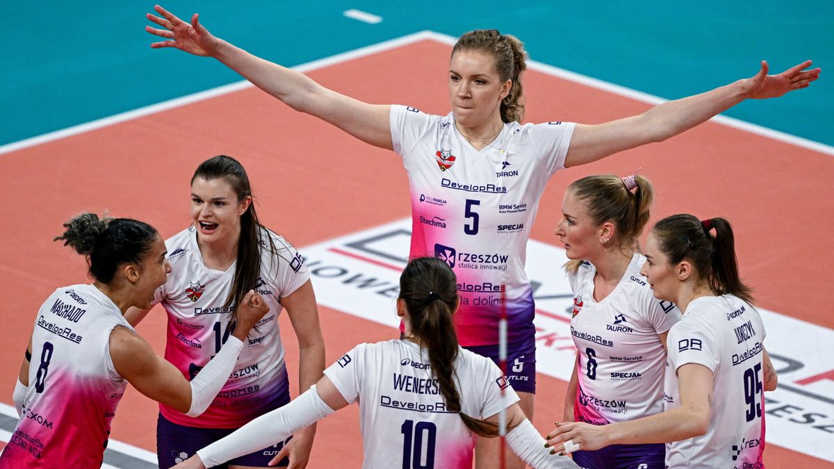 PAP / Darek Delmanowicz / Na zdjęciu: siatkarki KS DevelopResu Rzeszów