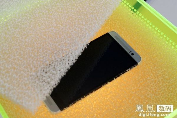 W skrócie: LG G Watch z czterema rdzeniami, HTC One (E8) na zdjęciach i 100 zł zwrotu po zakupie Nokii X 10