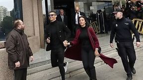 Uśmiechnięty Cristiano Ronaldo z Georginą Rodriguez w sądzie. Piłkarz nie przejął się karą (galeria)