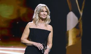 W tej stylizacji przyciąga wzrok. Strzał w dziesiątkę dla dojrzałych