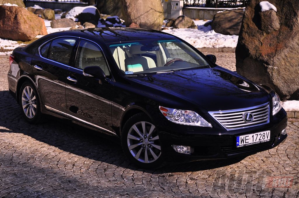 Lexus LS460 (Fot. Marcin Pogorzelski)