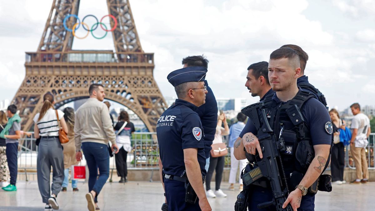 Zdjęcie okładkowe artykułu: Getty Images / Chesnot / Policja na ulicach Paryża 