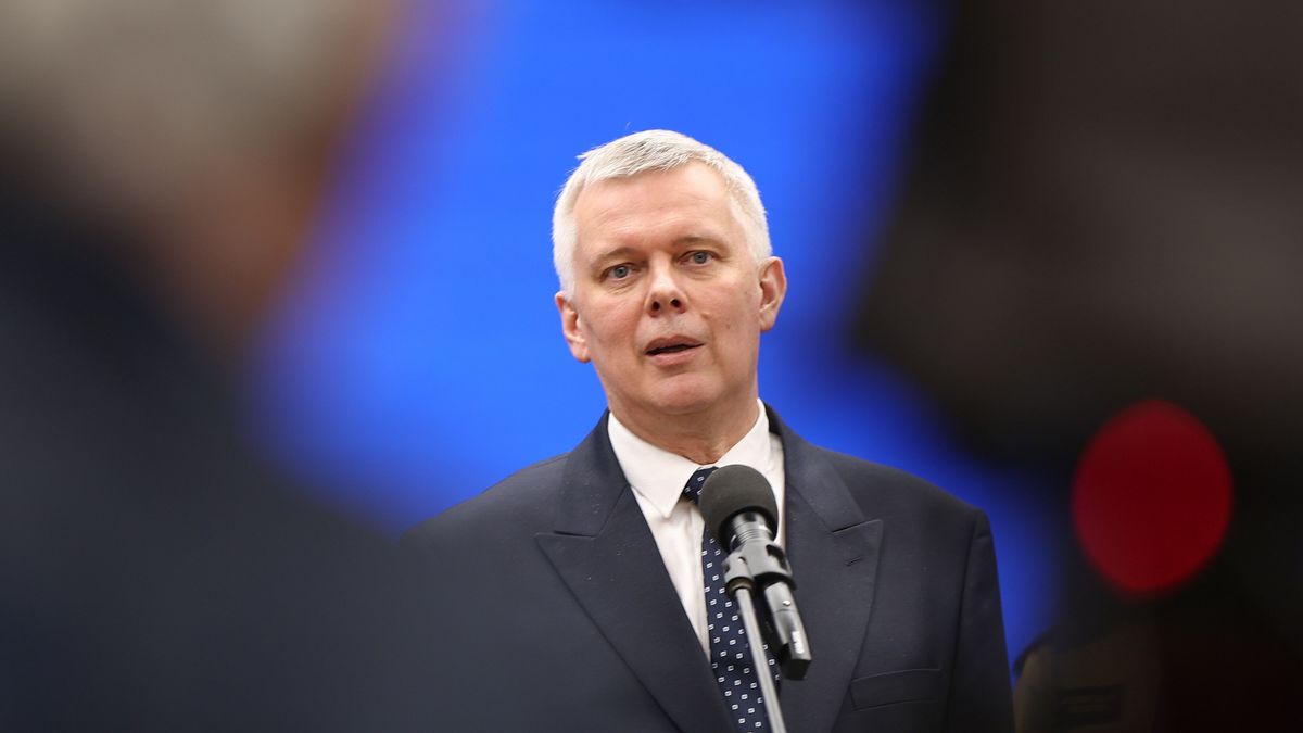 Tomasz Siemoniak
Krak�w, 27.03.2025. Minister spraw wewn�trznych i administracji, koordynator s�u�b specjalnych Tomasz Siemoniak podczas konferencji prasowej w Ma�opolskim Urz�dzie Wojew�dzkim w Krakowie, 27 bm. Podczas wizyty w Ma�opolsce szef MSWiA spotka� si� z szefami s�u�b w regionie. (jm) PAP/�ukasz G�gulski
�ukasz G�gulski
Ma�opolski Urz�d Wojew�dzki, MSWiA, s�u�by, wizyta, briefing, konferencja, krajowa, polityk, polityka, prasowa, prasowy