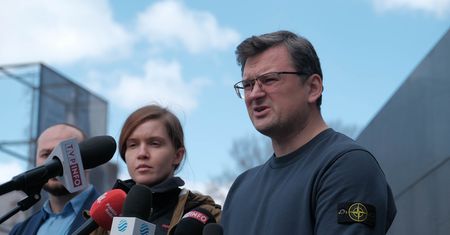 Masakra nie tylko w Buczy. Kułeba: "To wierzchołek góry lodowej"