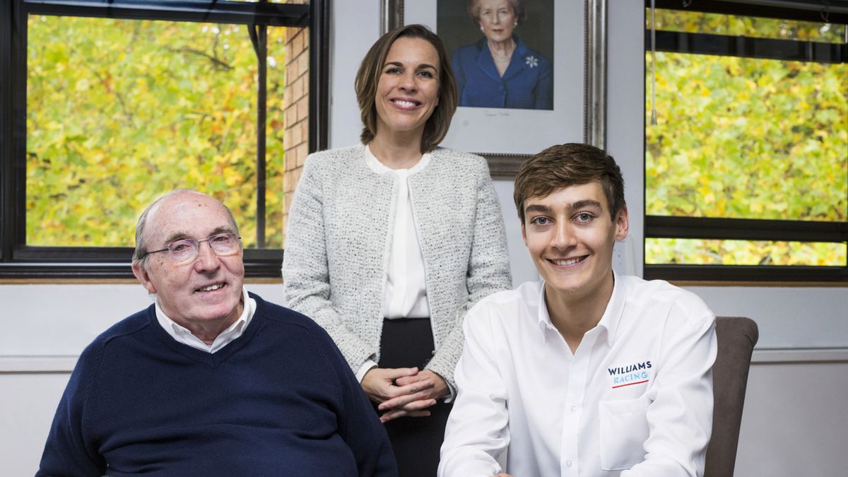 od lewej Frank Williams, Claire Williams i George Russell